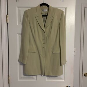 Lovely blazer, great fitted or over sized